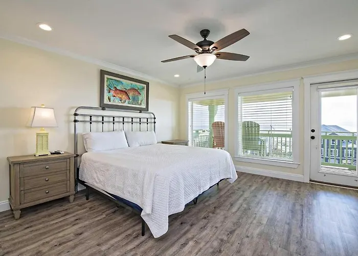 N Breezy 10 Bedroom Pool Holiday home *